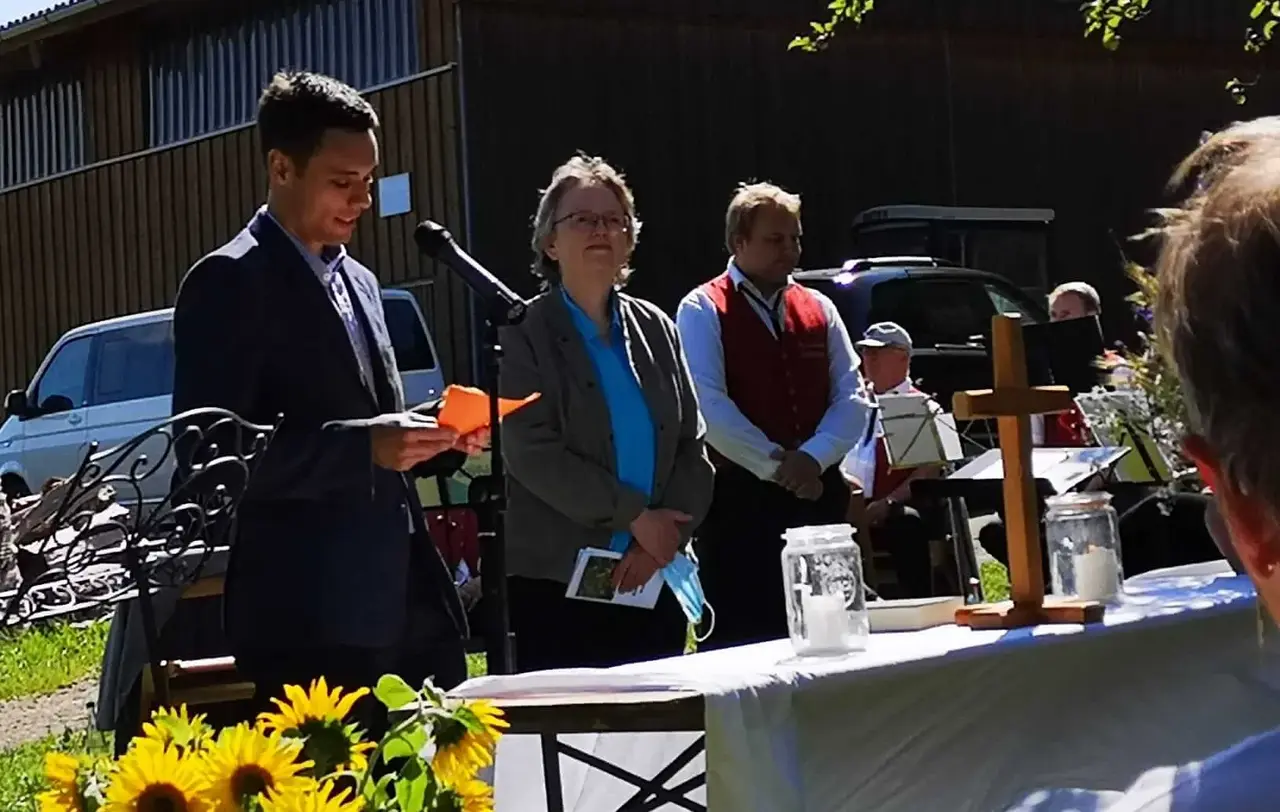 Im Juli 2021 fand die Einsetzung der neuen Pfarrerin statt, die Philipp Kuch (links) als Vorsitzender des Kirchengemeinderats mit vorbereitet hat.