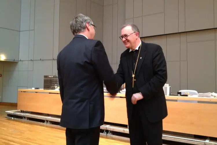 Die Synodalen legen ihr Gelübde ab