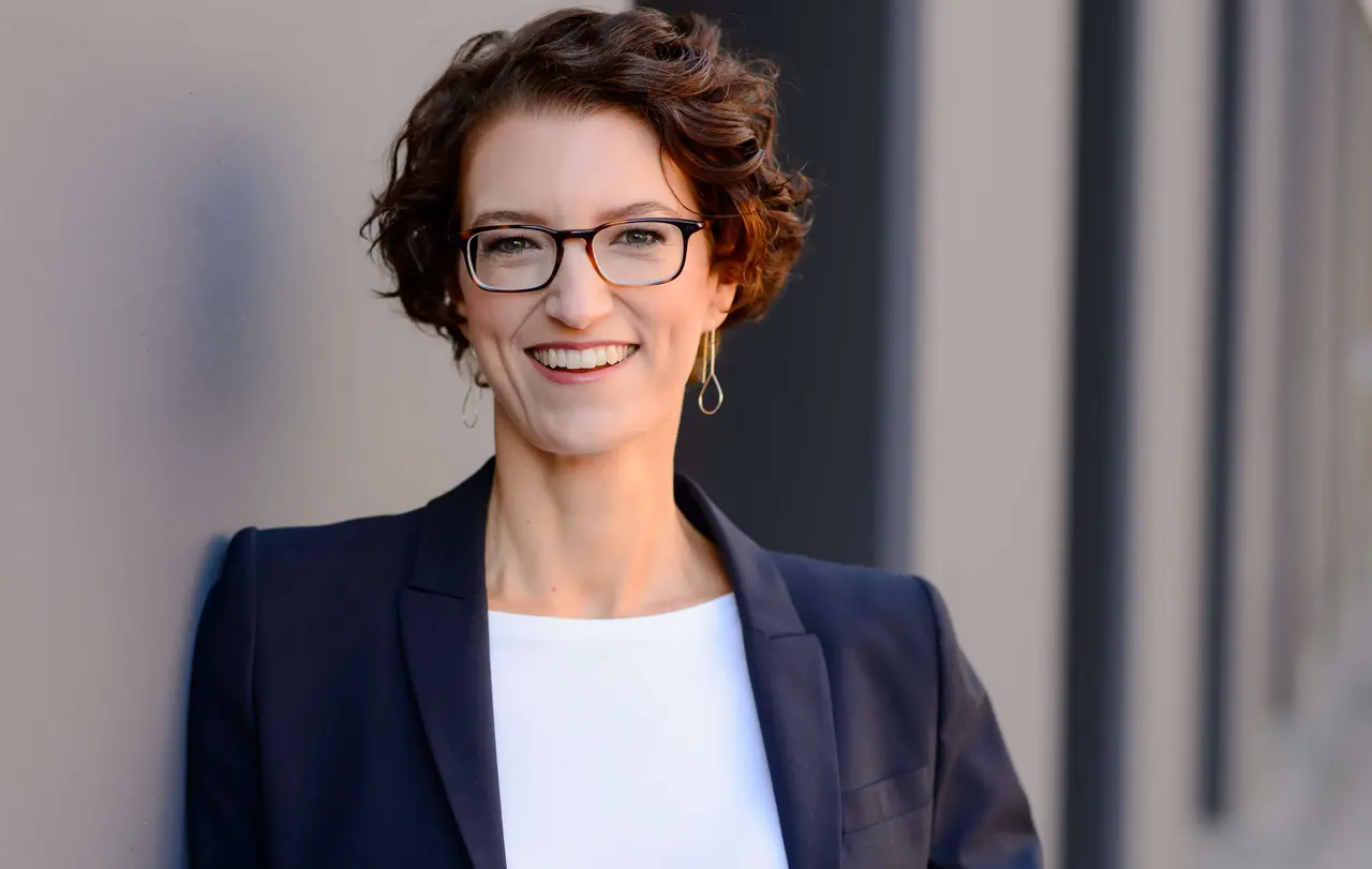 Prof. Dr. Johanna Possinger von der Evangelischen Hochschule in Ludwigsburg sieht großes Potenzial für Gemeinden, die sich aktiv an den Bedürfnissen heutiger Familien orientieren.