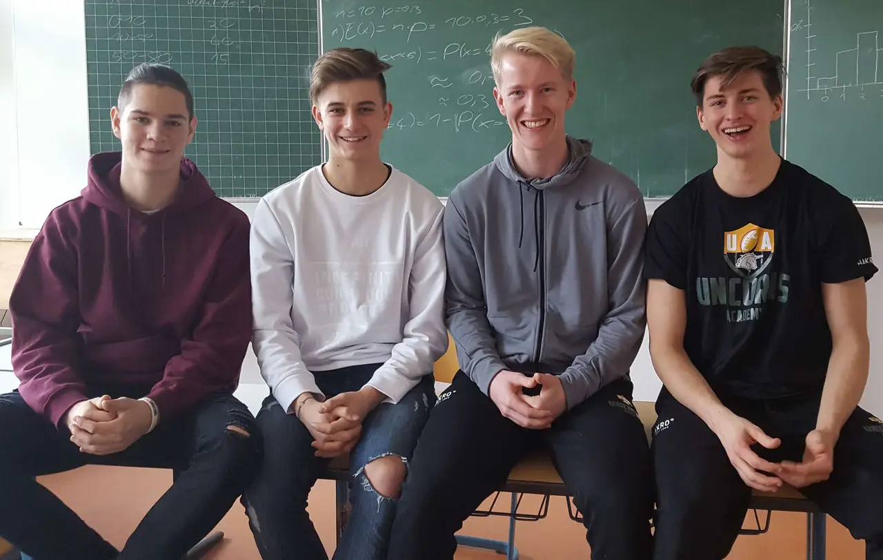 Louis, Tim, Tim und Pius sind vier der zwanzig Academy Schüler