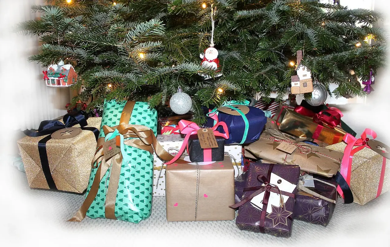 Geschenkeflut unterm Weihnachtsbaum? Lieber nachhaltig einkaufen.