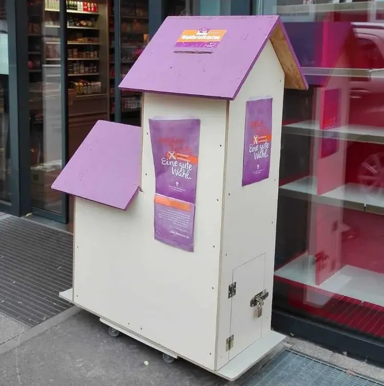 Wahlurne mal anders: Dieses „Kirchenmodell“ ist ein Wahlbriefkasten.