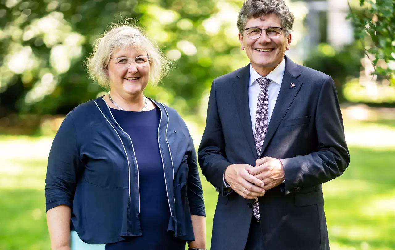 Landesbischöfin Prof. Dr. Heike Springhart und Landesbischof Ernst-Wilhelm Gohl.