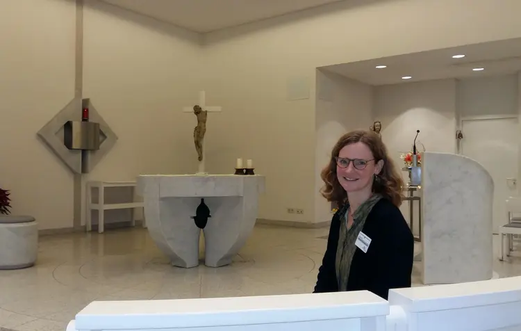 Pfarrerin Franziska Link in der Hauskapelle des Marienhospitals.