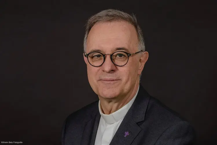 Landesbischof Dr. h. c. Frank Otfried July.