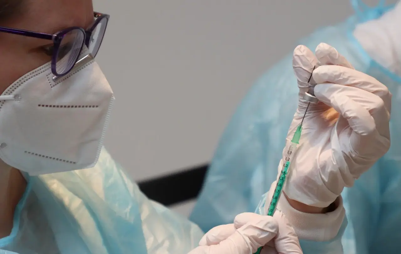 Die Landesbischöfe der beiden evangelischen Landeskirchen in Baden-Württemberg appellieren an die Solidarität und rufen zur Impfung auf.