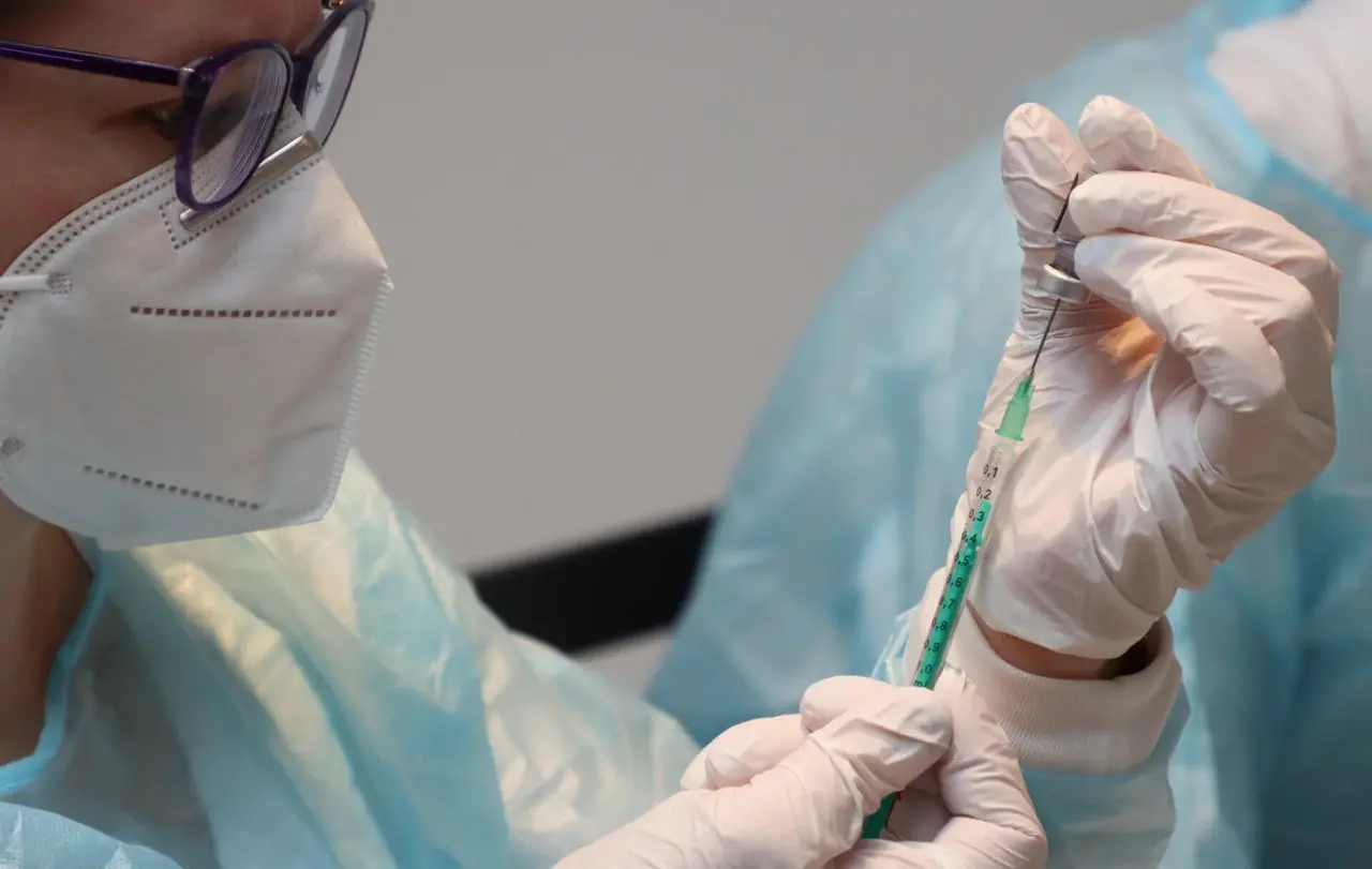 Ist die Corona-Impfung für evangelische Christen eine moralische Pflicht? Dafür bräuchte es noch weitere wichtige Informationen, sagt der Theologiedezernent der Landeskirche.