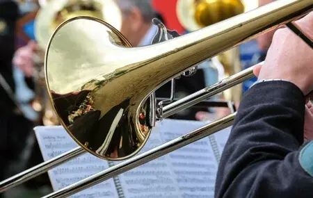 Wenn man nicht - wie hier bei einem Landesposaunentag - mit vielen Bläsern vor Ort spielen kann, dann doch wenigstens digital.