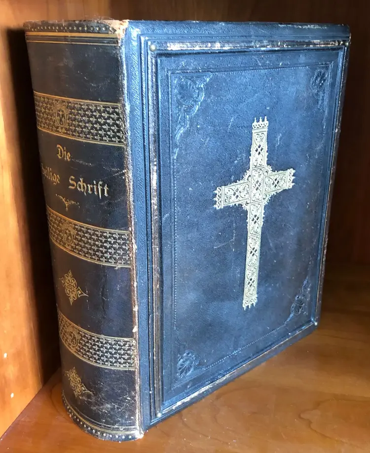 Für manchen bleibt die alter Lutherbibel unverzichtbar, andere schätzen die Leichtigkeit moderner Übersetzungen.