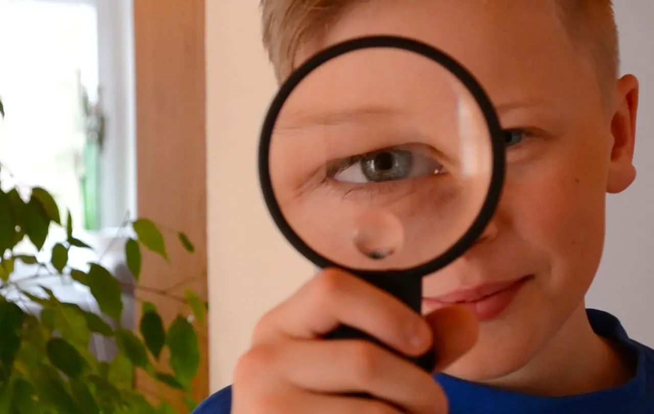 Den Umweltmonstern auf der Spur: Mit Tipps vom jungen Reporter können Kinder selbst zu Umweltdetektiven werden.