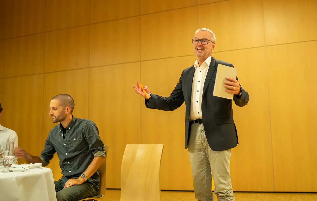 „Mit der Einrichtung der Fachstelle hat die Evangelische Landeskirche in Württemberg gezeigt, dass sie sich nicht auf die innerkirchlichen Herausforderungen beschränkt, sondern sich den gesellschaftlichen Anforderungen dieser Zeit stellt“, sagte Kirchenrat Hans-Joachim Janus, Leiter des Referats „Werke und Dienste“ im Oberkirchenrat.