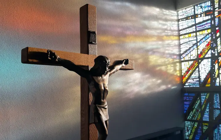 Zahlreich sind die Darstellungen des gekreuzigten Jesus.