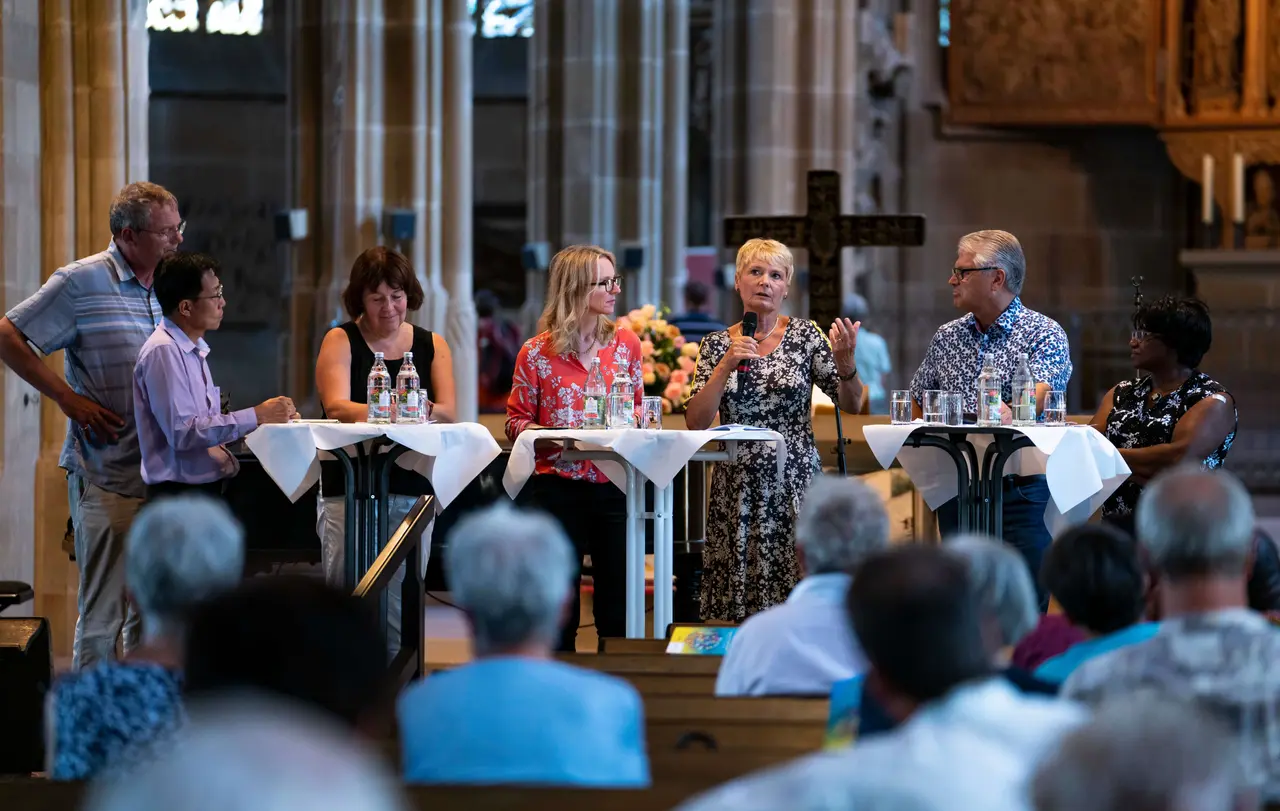 Begegnungen und Menschen zählen viel für Harald Stumpf. Das Foto zeigt ihn bei einer Podiumsdiskussion zum Landesmissionsfest (2.v.r.).