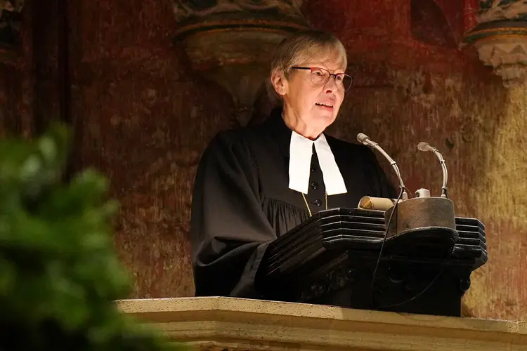 Prälatin Gabriele Wulz predigt bei ihrer Verabschiedung Prälatin Gabriele Wulz predigt bei ihrer Verabschiedung