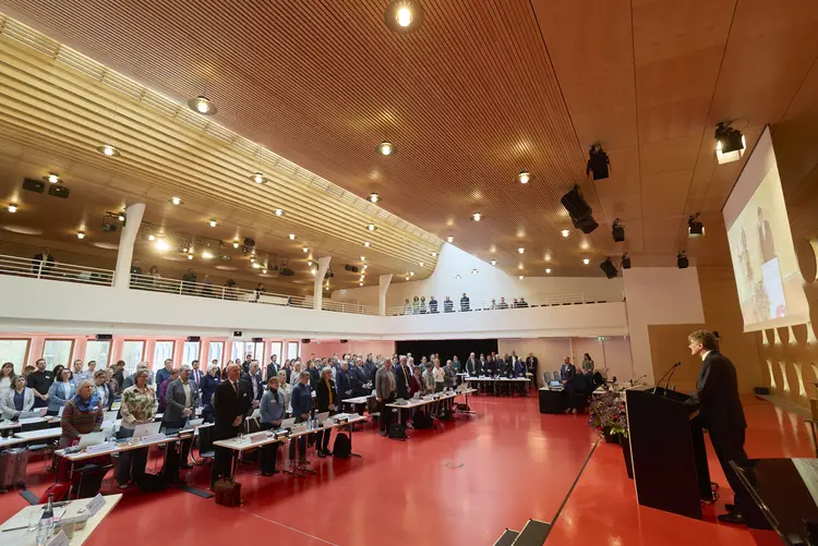 Ablegung des Gelübdes der Mitglieder der 17. Württembergischen Evangelischen Landessynode Ablegung des Gelübdes der Mitglieder der 17. Württembergischen Evangelischen Landessynode