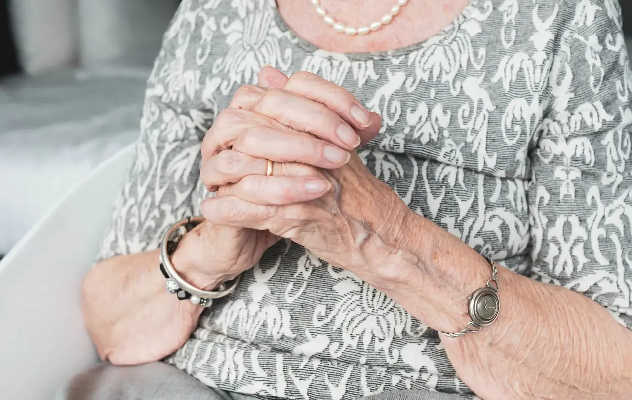 Menschen mit Demenz sind im Bereich der Kirchen an vielen Orten präsent, weiß Landesbischof July.