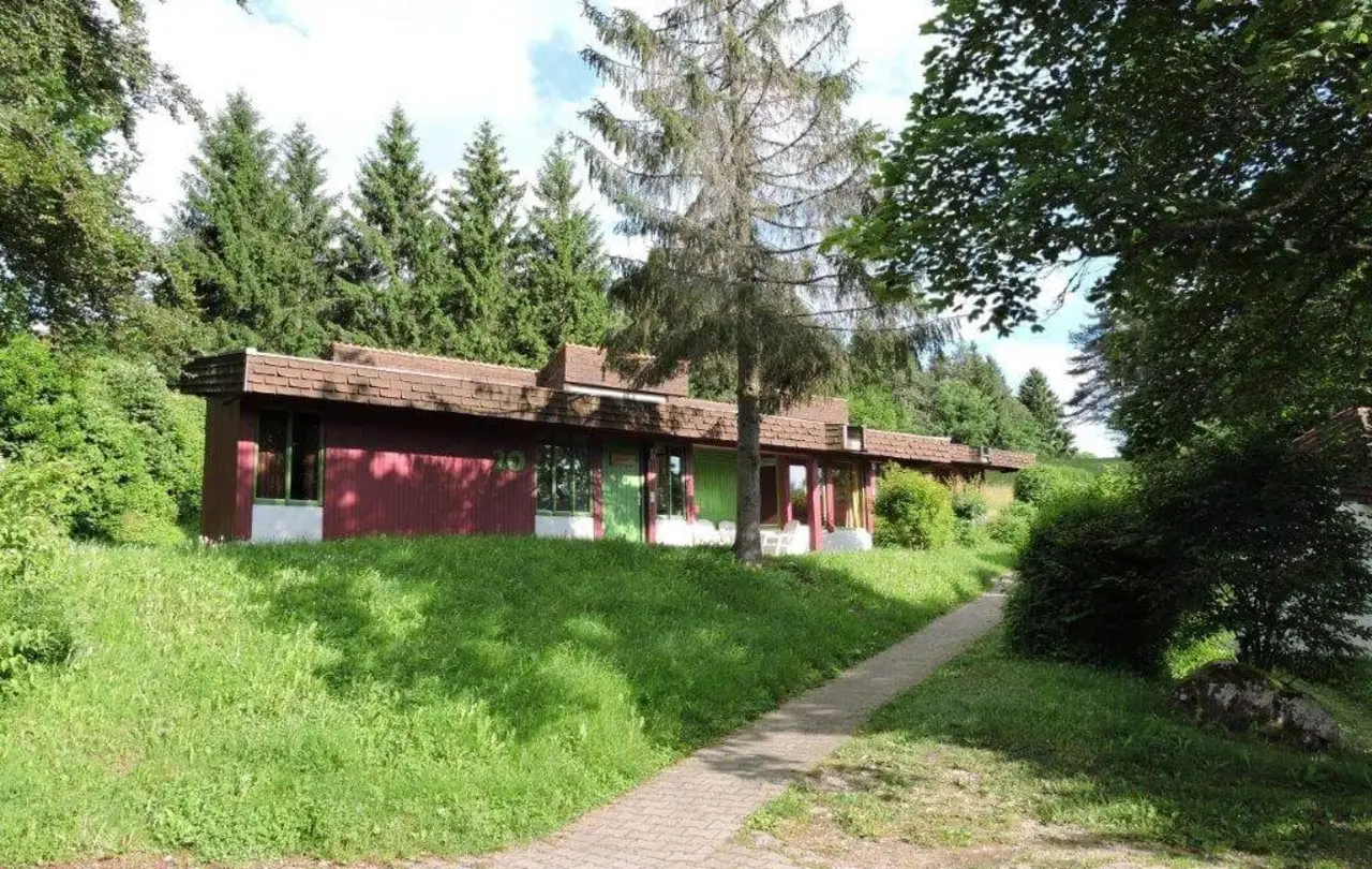 Auch die Einbettung in die Natur der Schwäbischen Alb kennzeichnet das Feriendorf Tieringen.