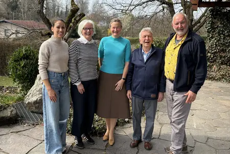 Synodalpräsidentin Sabine Foth ist zum stellvertretenden Vorstand der Stiftung Präventive Jugendhilfe gewählt worden. V.l.n.r.: Brigitte Riehle (Vorstand), Sabine Foth (stellv. Vorstand), Herzogin Marie v. Württemberg (Schirmherrin und Vorsitzende d. Stiftungsrats), Ralf Klein-Jung (ehem. Vorstand), Siegfried Hoch (ehem. Vorstand).