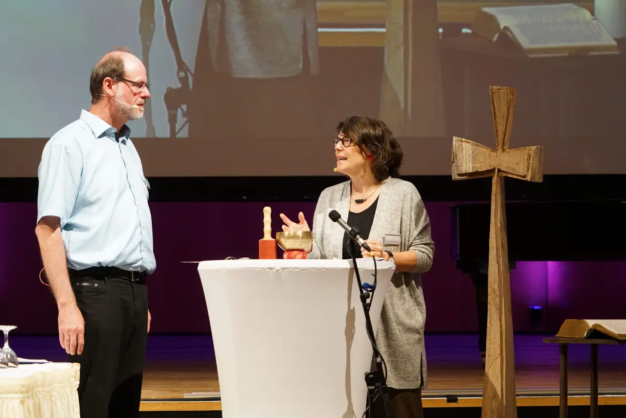 Christina Aus der Au und Pfarrer Thomas Maier