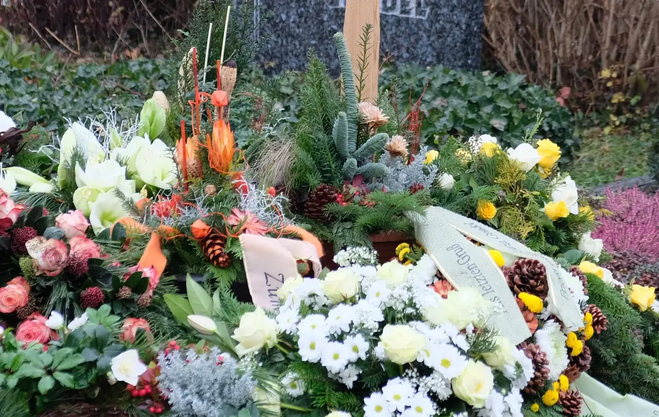 Das Land sieht keine starre Teilnehmer-Höchstgrenze bei Bestattungen mehr vor (Symbolbild).