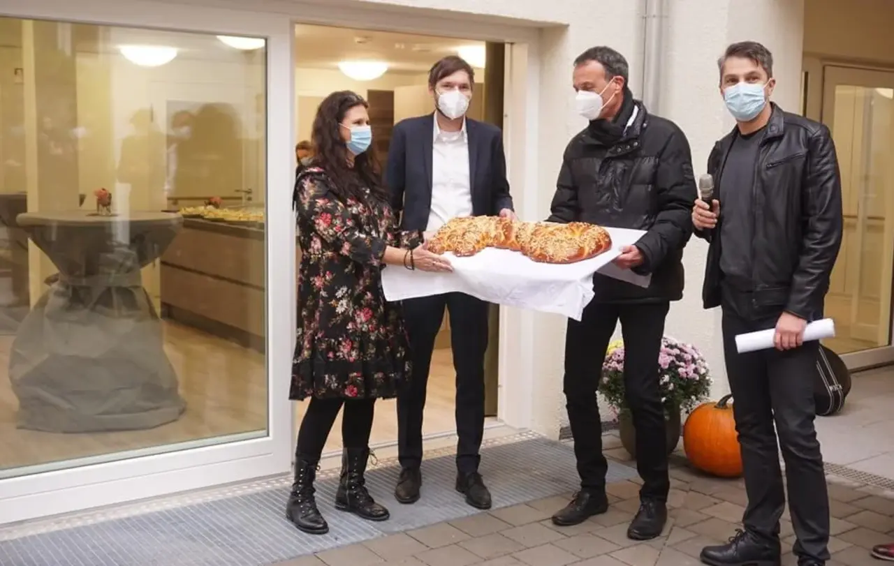 Schlüsselübergabe durch die Kloster Denkendorf Immobilien GmbH an die Evangelische Altenheimat. v.l.n.r.: Carmen Herz, Peter Oberdörfer, Jürgen Weidner, Rainer Freyer Schlüsselübergabe durch die Kloster Denkendorf Immobilien GmbH an die Evangelische Altenheimat. v.l.n.r.: Carmen Herz, Peter Oberdörfer, Jürgen Weidner, Rainer Freyer