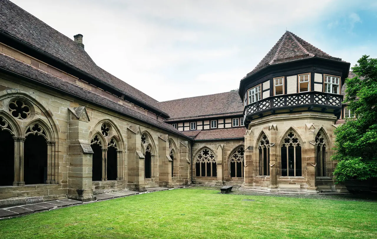 Im Kloster Maulbronn gibt ein Stationenweg mit Impulsen Denkanstöße.