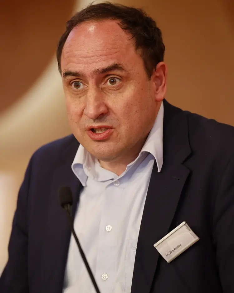 Dr. Jörg Antoine