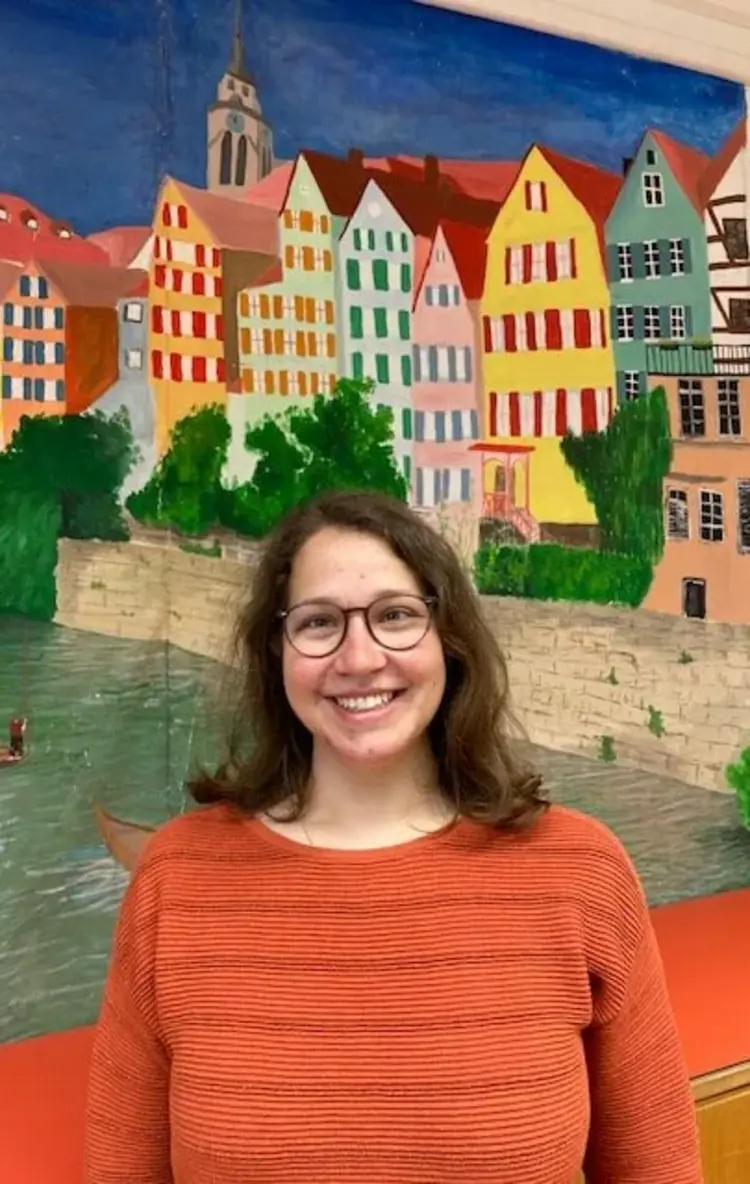 Marie-Theres Luippold macht im Anschluss an ihr Studium ein Praktikum in der ESG Tübingen.