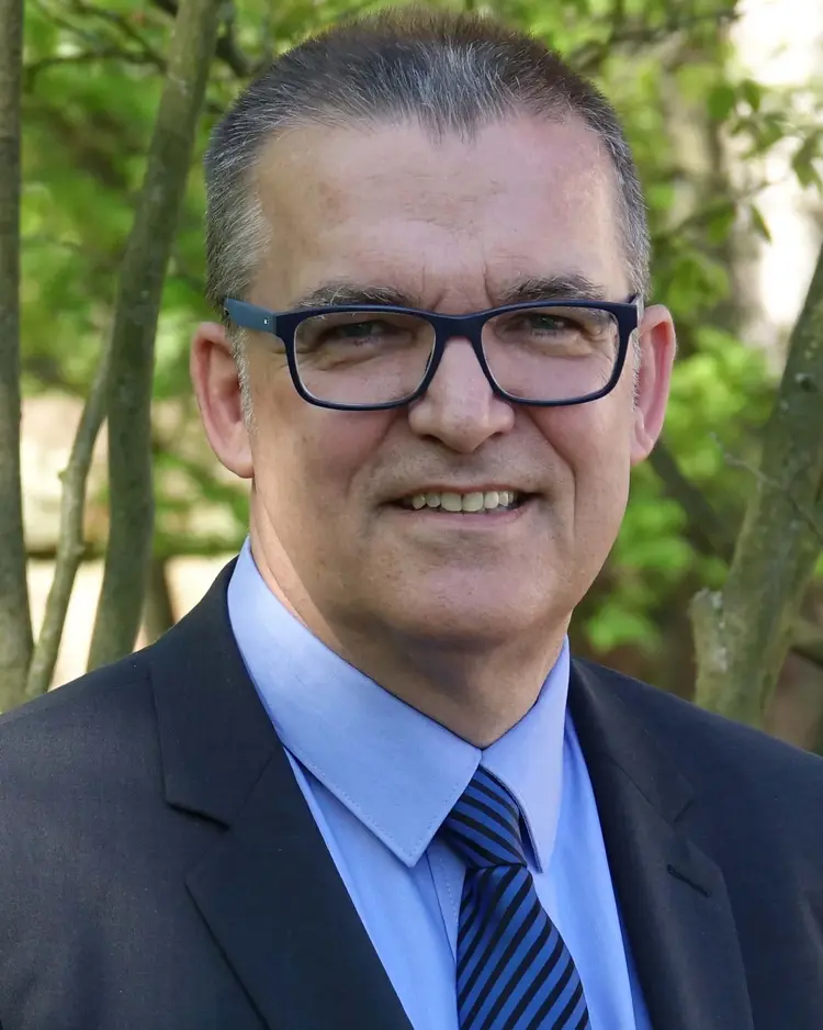 Oberkirchenrat Dr. Norbert Lurz Oberkirchenrat Dr. Norbert Lurz geht in diesem Jahr erstmals für das Evangelische Jugendwerk an den Start des Stuttgart-Laufs.