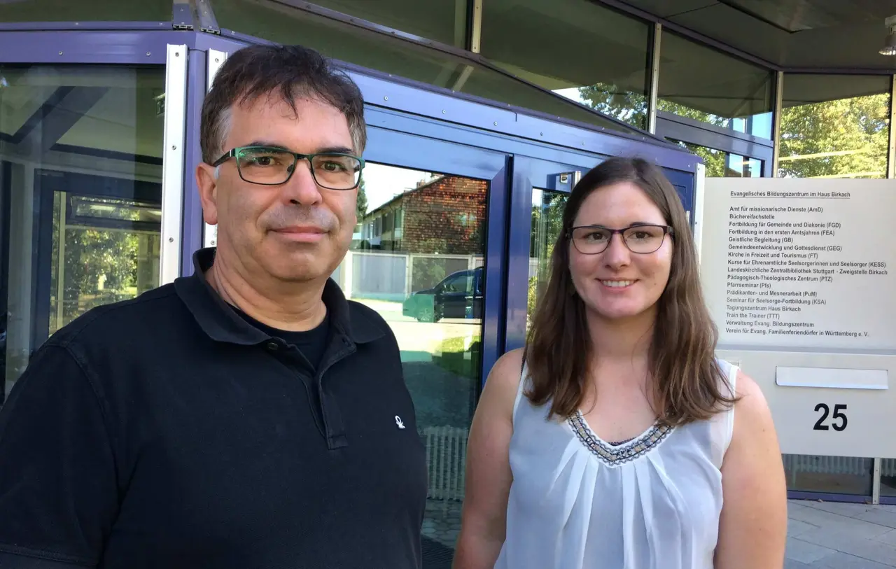 Johannes Neudeck und Hannah Geiger sind Friedenspädagogen der Evangelischen Landeskirche in Württemberg