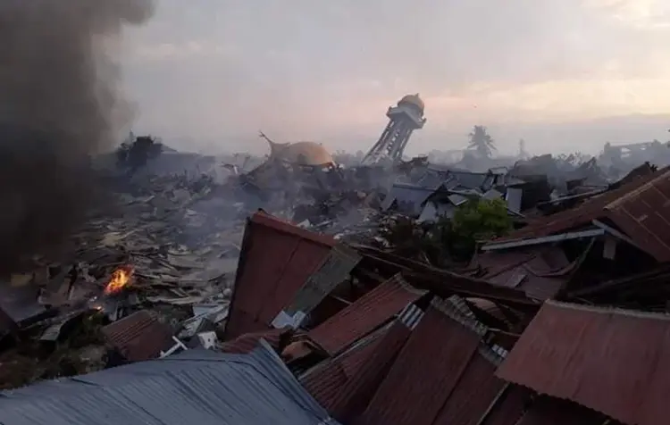 Sulawesi nach dem Tsunami Pure Verwüstung: Sulawesi nach dem Tsunami