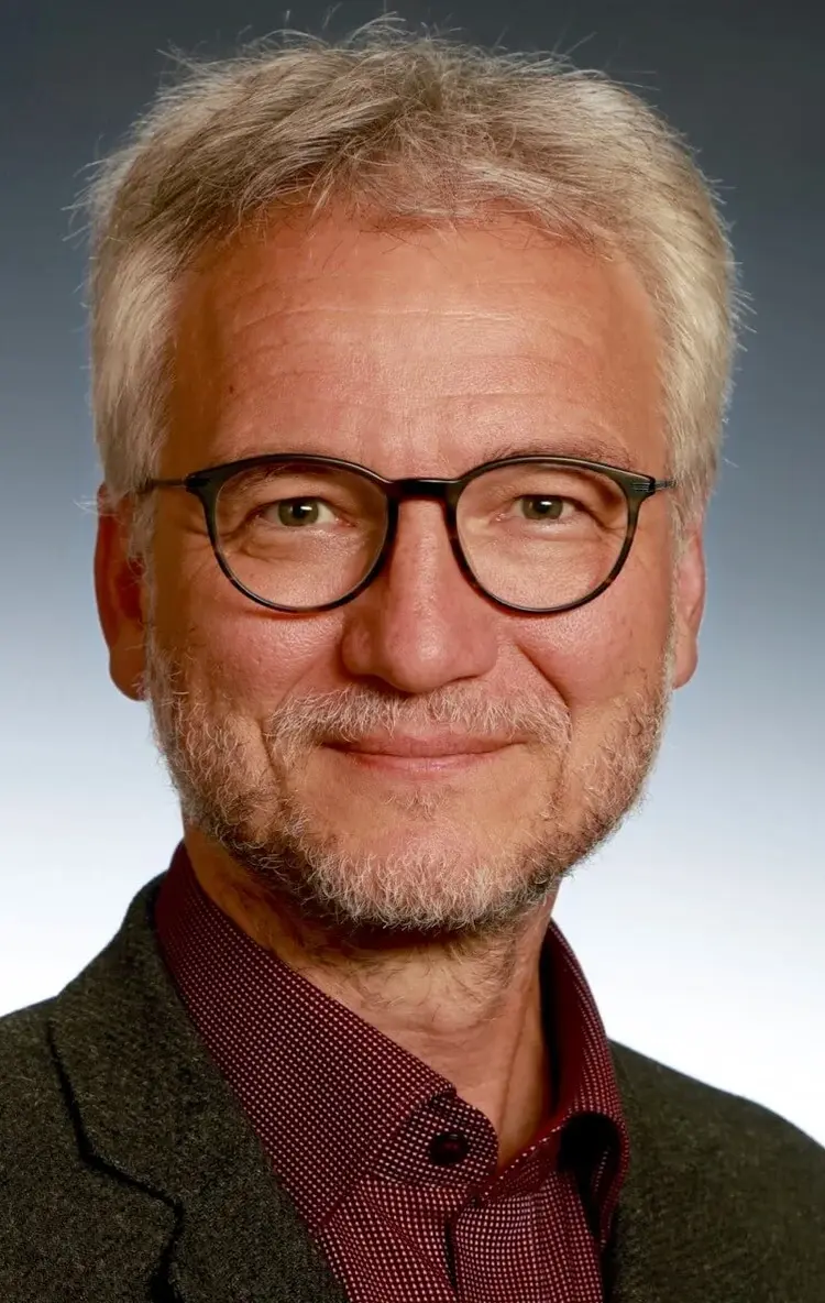 Frieder Dehlinger möchte sich als Pfarrer im Amt für Kirchenmusik der Landeskirche künftig unter anderem in die Überarbeitung des Evangelischen Gesangbuchs einbringen.