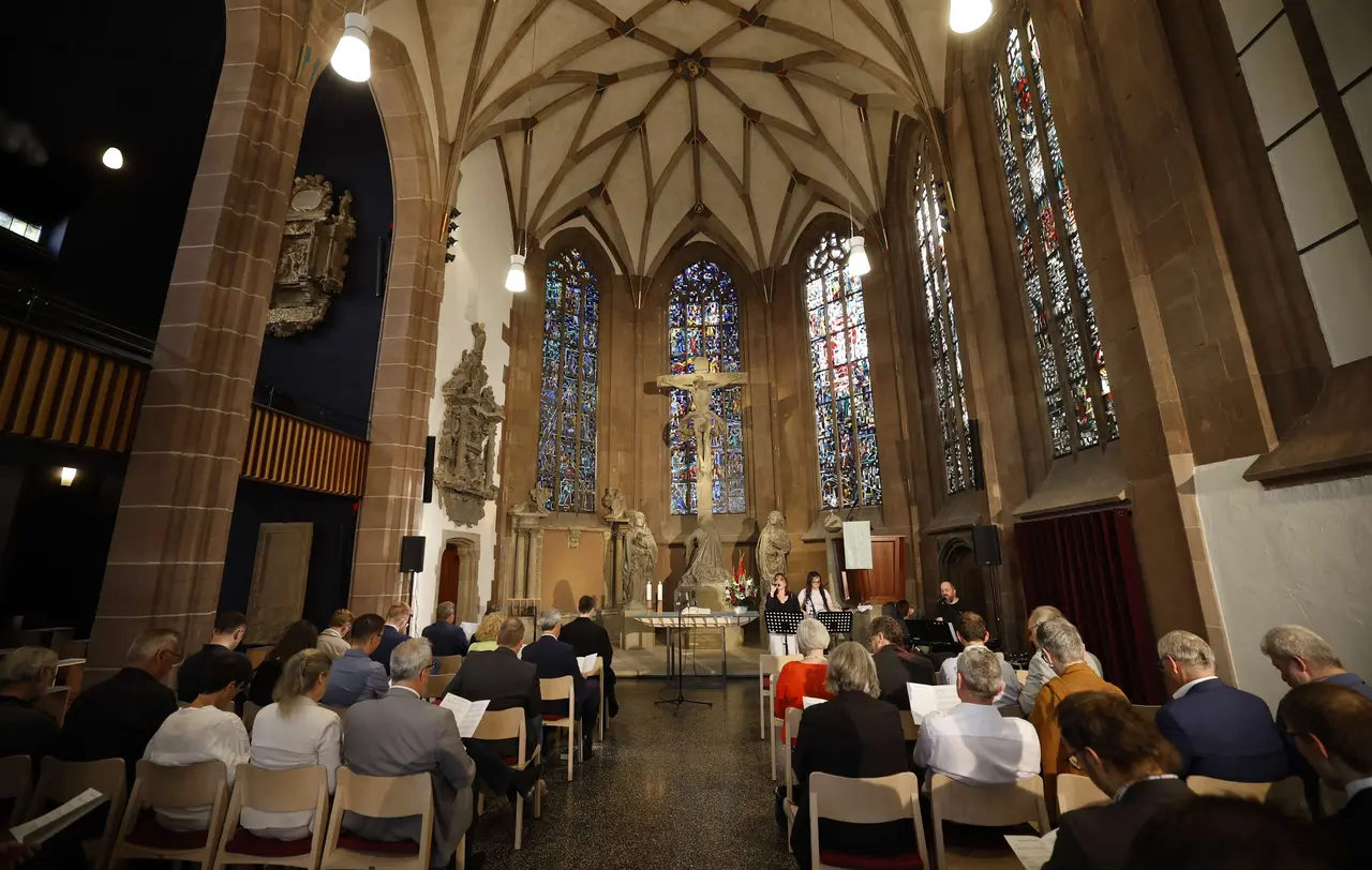 Die Synodalen feierten den Eröffnungsgottesdienst in der Hospitalkirche.