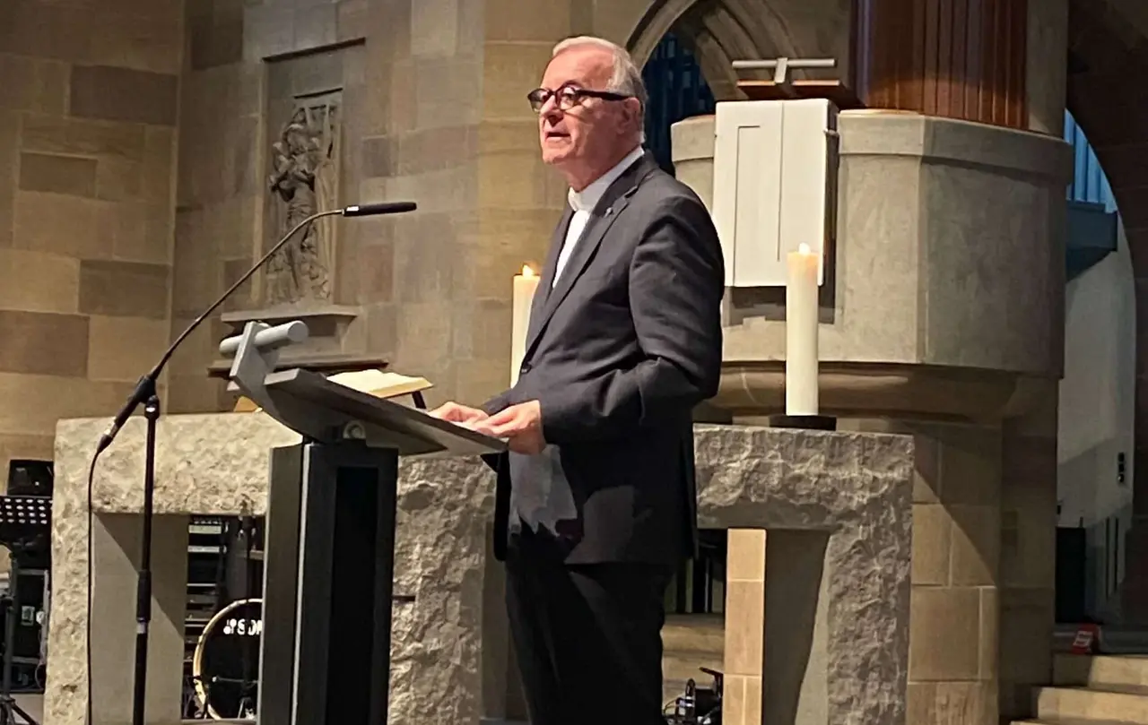 Landesbischof July würdigte in seiner Ansprache den wertvollen Beitrag des Pietismus zum Leben der Landeskirche.