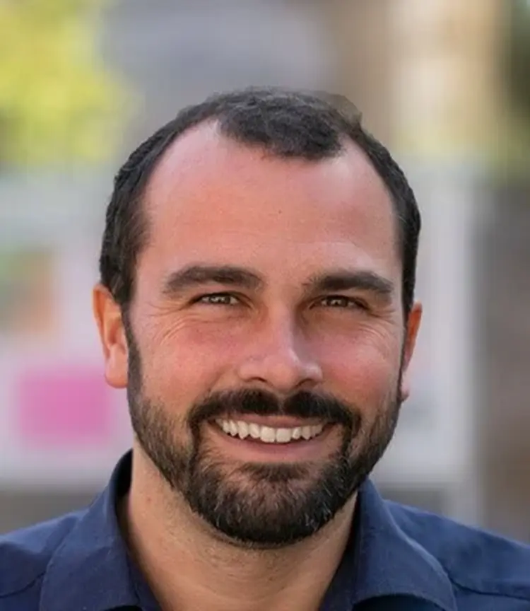 Pfarrer Dennis Müller