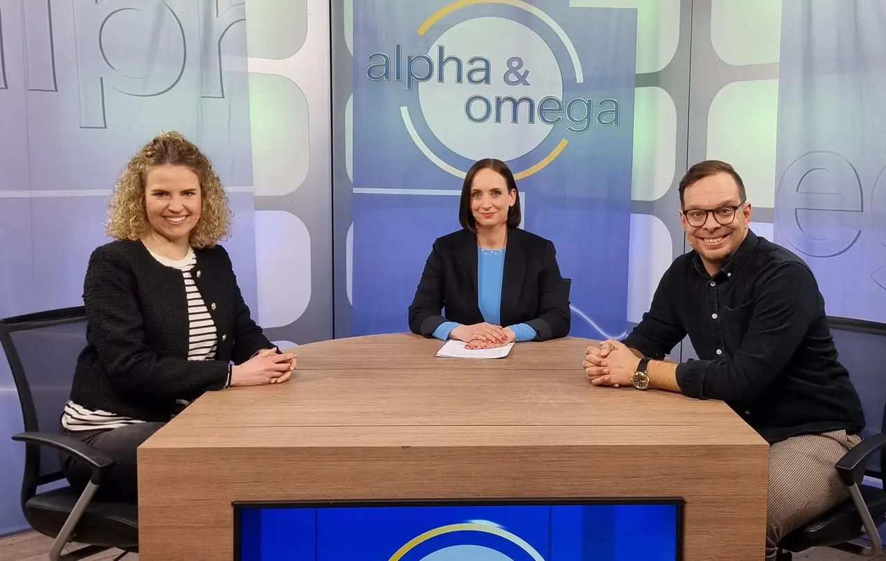 V.l.n.r. Pfarrerin Sarah Schindler, Moderatorin Heidrun Lieb und Pfarrer Nicolai Opifanti.