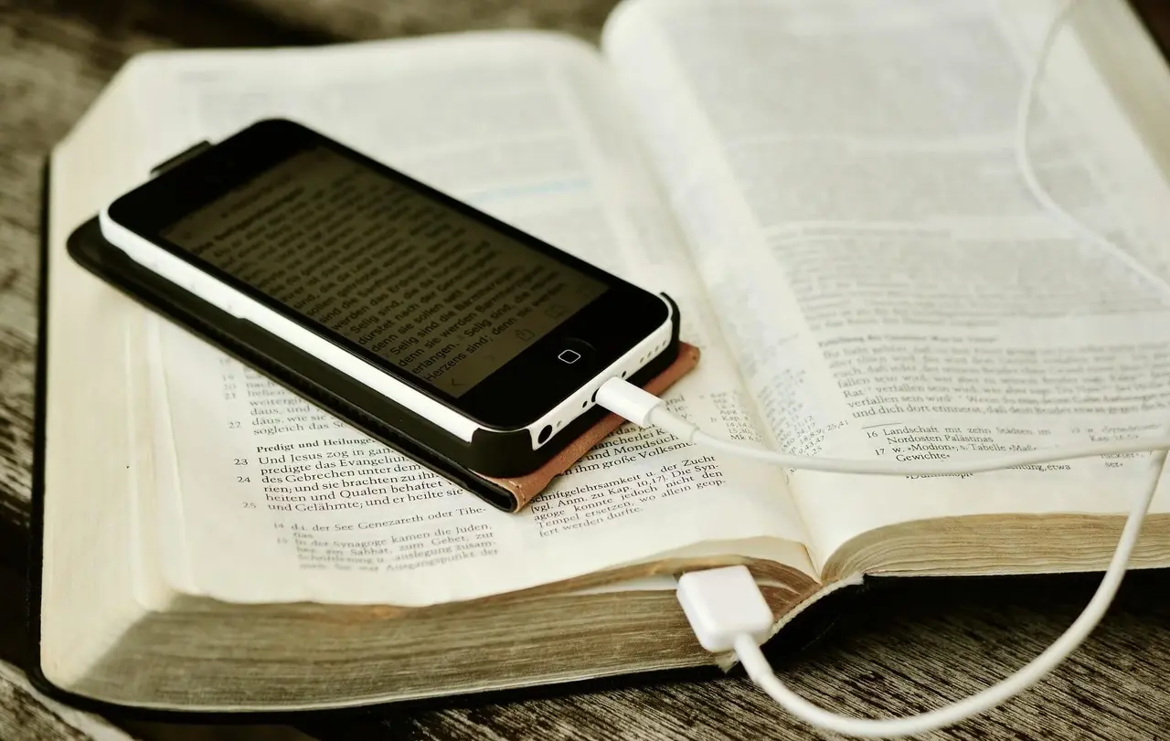 Shincheonji nutzt auch digitale Medien intensiv. Die Weltanschauungsstelle der Evangelischen Landeskirche warnt davor, sich von der Bewegung anwerben zu lassen.