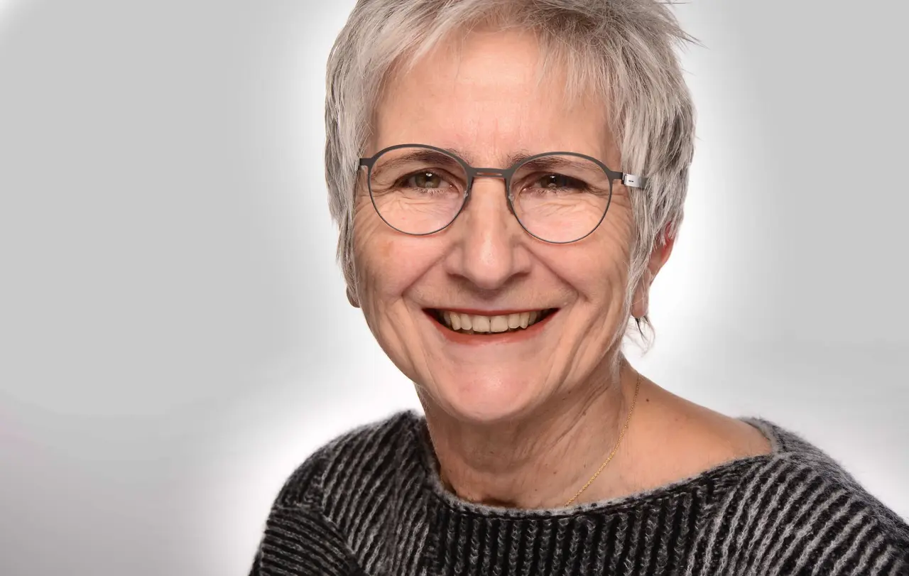 „Verkündigung im Radio findet Gehör, wenn sie klar macht, wie christlicher Glaube leben hilft,“ sagt Rundfunkpfarrerin Lucie Panzer.