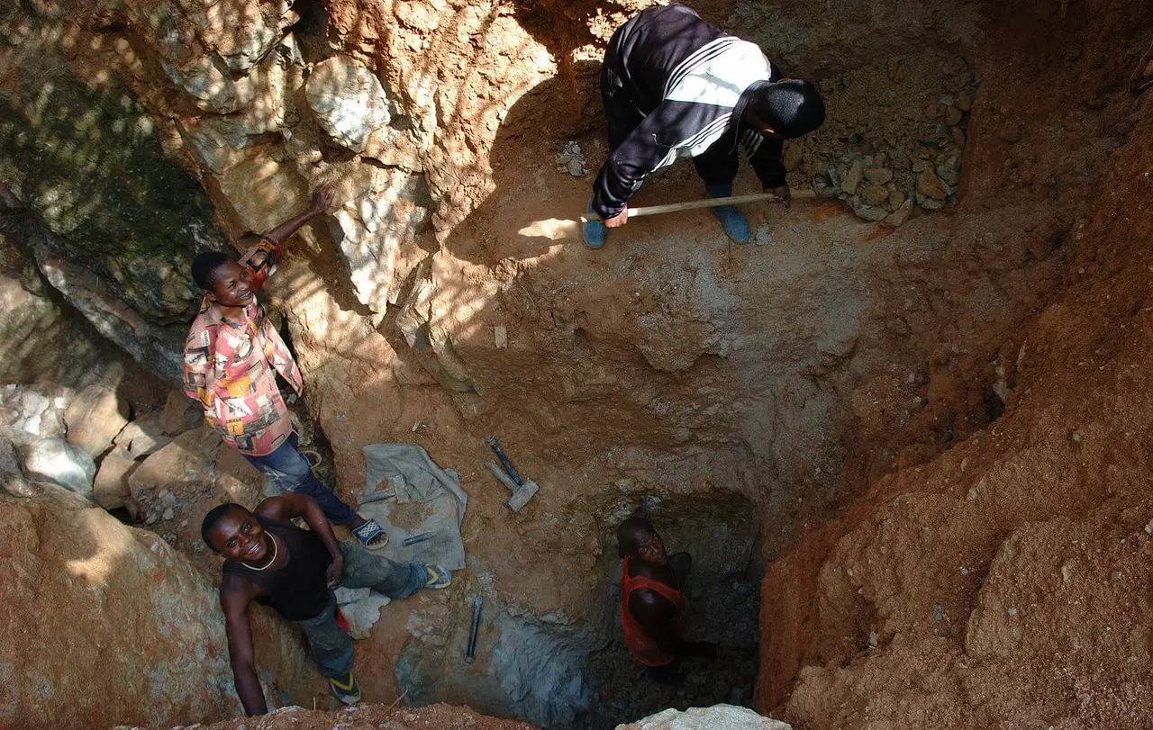 Der Bergbau im Kongo findet häufig unter primitivsten Bedingungen statt - mit sklavenartigen Arbeitsbedingungen für die Bergleute (Archivfoto).