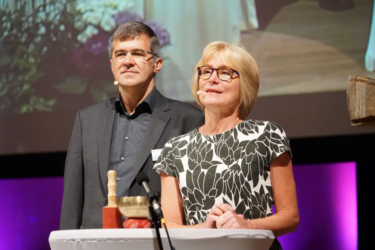 Reiner Knieling und Pfarrerin Isabel Hartmann