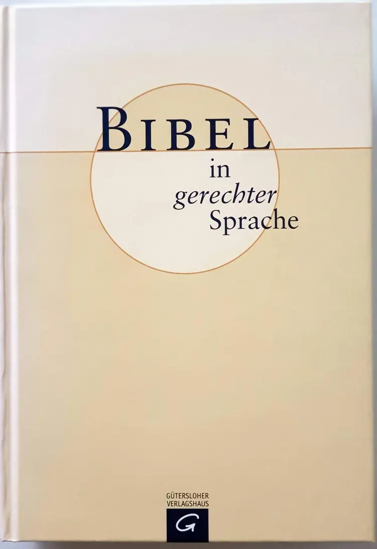Ein Exempplar der „Bibel in gerechter Sprache“.