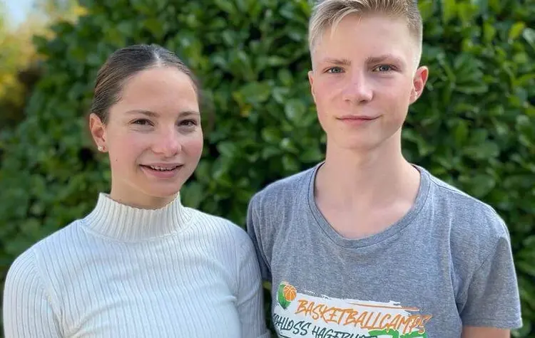 Luise und Simon Meyer aus Stuttgart-Heumanden. Hier begleiten wir die beiden durch ihr Konfi-Jahr.