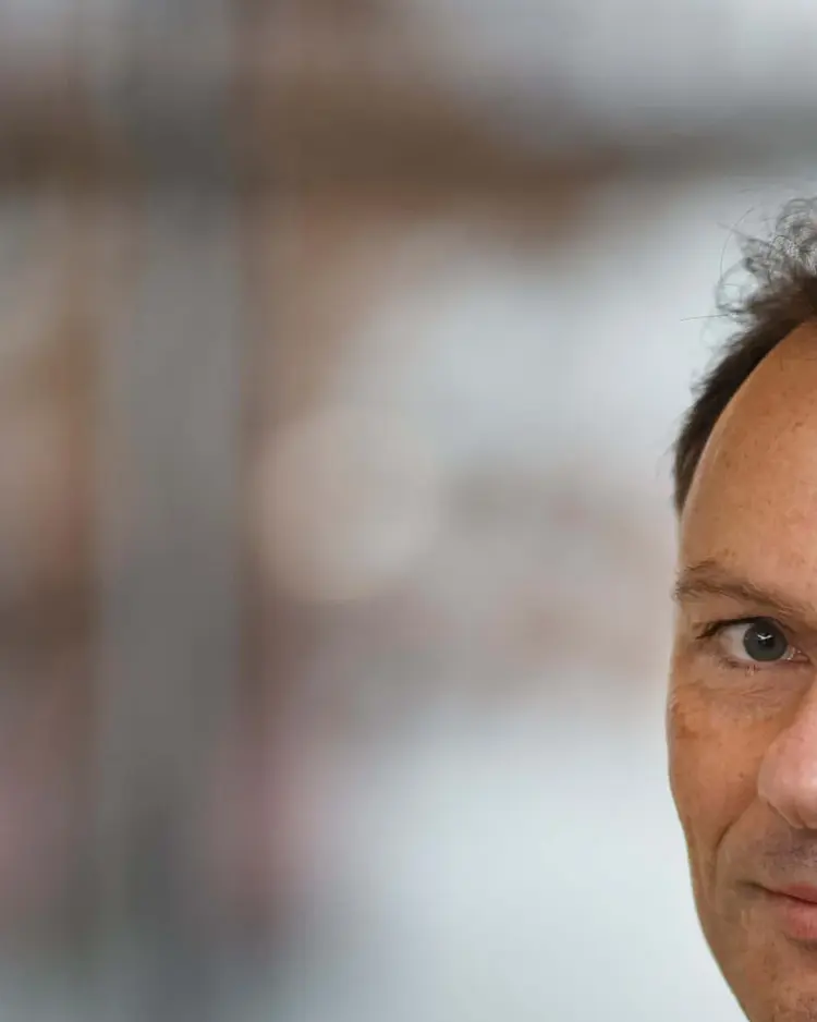 Oberkirchenrat Dr. Martin Kastrup leitet das Dezernat „Finanzmanagement und Informationstechnologie“. Die Aufgaben des Dezernats umfassen die Finanzplanung, den Haushaltsplan, Steuern, Finanzcontrolling, Statistik und Liquiditätsmanagement, Internes Berichtswesen, Finanzbuchhaltung sowie Fundraising und Stiftungsmanagement. Ein weiterer Arbeitsbereich ist die Informationstechnologie der Landeskirche und des Oberkirchenrats.