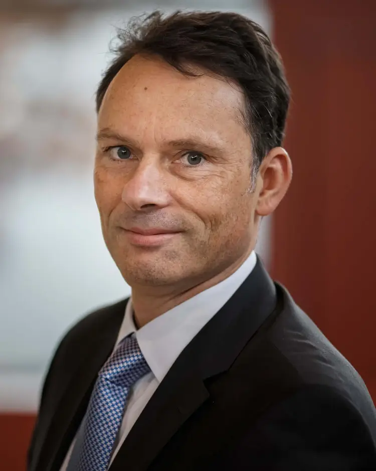 Oberkirchenrat Dr. Martin Kastrup leitet das Dezernat „Finanzmanagement und Informationstechnologie“. Die Aufgaben des Dezernats umfassen die Finanzplanung, den Haushaltsplan, Steuern, Finanzcontrolling, Statistik und Liquiditätsmanagement, Internes Berichtswesen, Finanzbuchhaltung sowie Fundraising und Stiftungsmanagement. Ein weiterer Arbeitsbereich ist die Informationstechnologie der Landeskirche und des Oberkirchenrats.