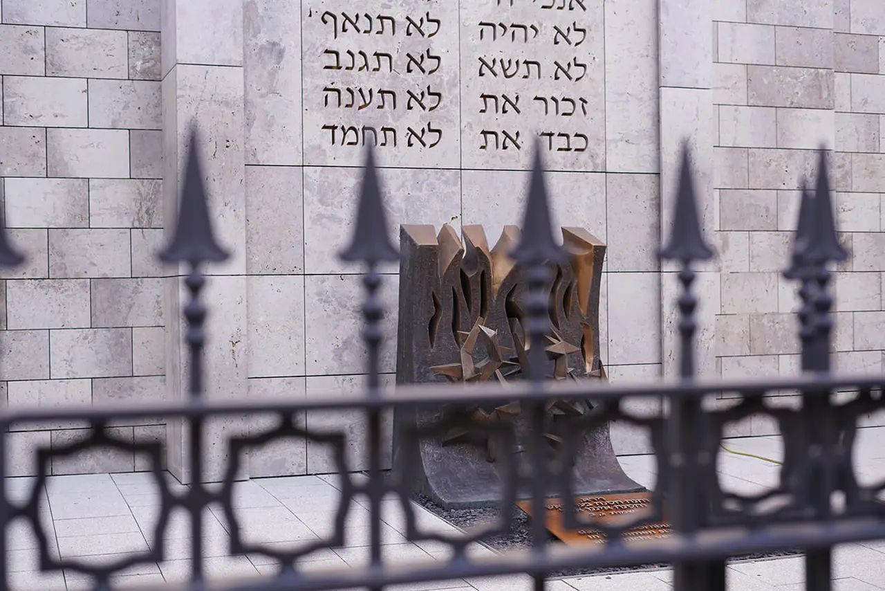 Volkmann sieht bis heute die im Holocaust begründete Verantwortung von Deutschen, jüdisches Leben nach Kräften zu fördern.