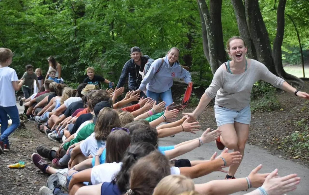 Wie hier im Ferienwaldheim Hölzle in Biberach verbringen jedes Jahr rund 17.000 Kinder und Jugendliche ihre Ferien in einem der evangelischen Waldheime.