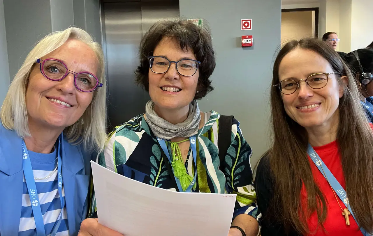 Pfarrerin Yasna Crüsemann, Landessynodalin und Vorsitzende des Ausschusses für Mission und Ökumene (MOE), Kirchenrätin Dr. Christine Keim 
und Susanne Jäckle-Weckert, Landessynodalin und Mitglied im MOE-Ausschuss waren schon vorab angereist, um an vorbereitenden Beratungen teilzunehmen.