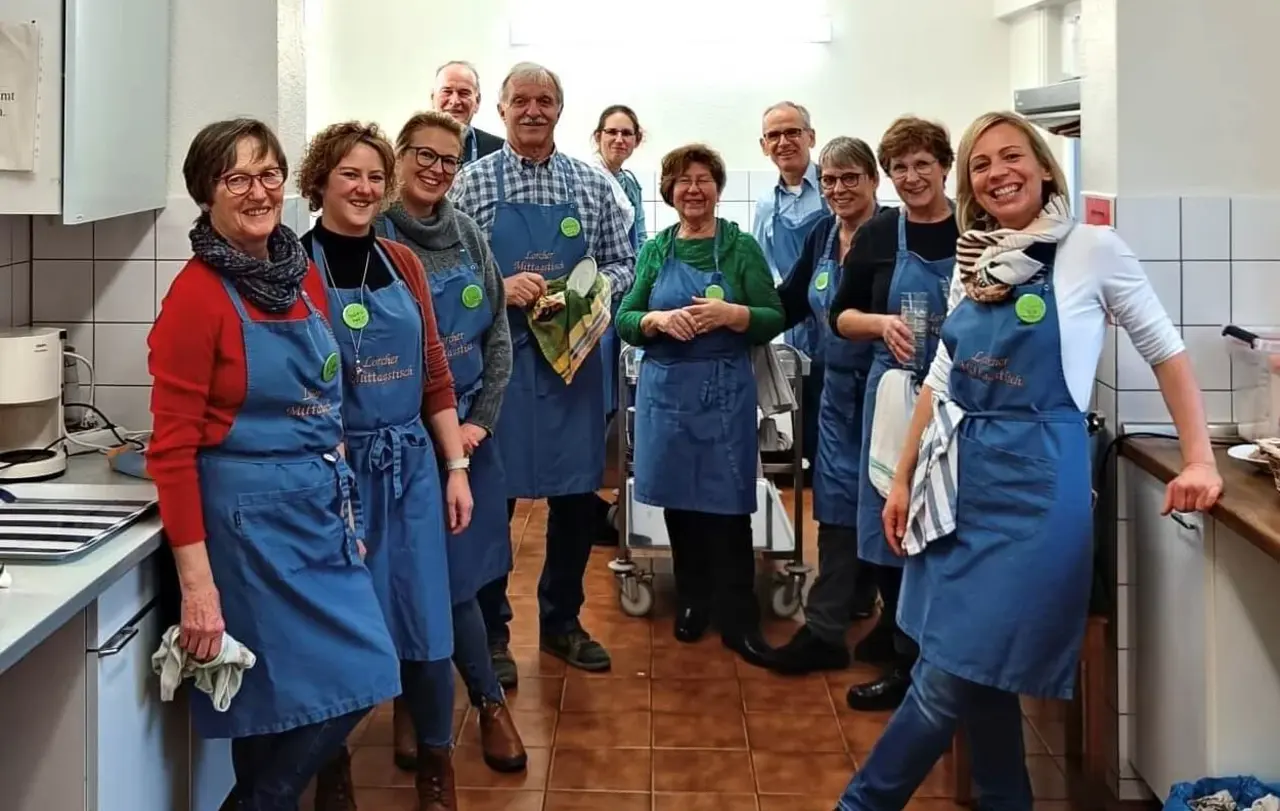 Einmal im Monat findet der Lorcher Mittagstisch statt. Zu sehen ist auf dem Foto das ehrenamtliche Team.