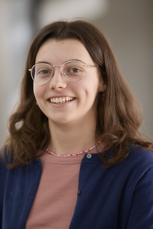  Eva Mader