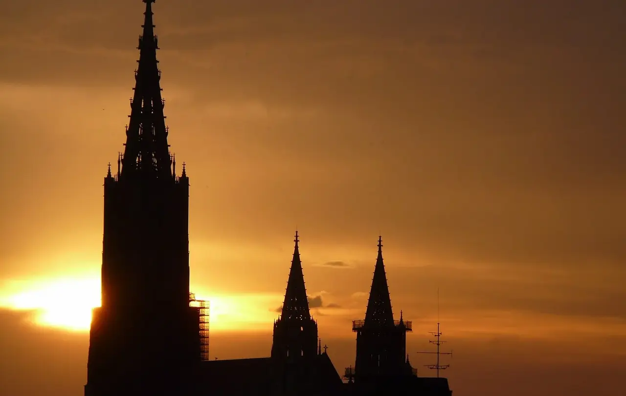 Zur abendlichen Stunde predigt Prof. Dr. Jörg Frey am Reformationstag im Ulmer Münster.